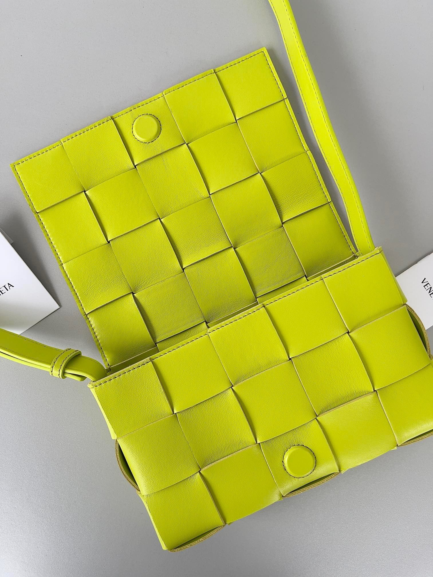 bo*te*ga Ve*ne*ta cassett bag in acid kiwi intrecciato lambskin