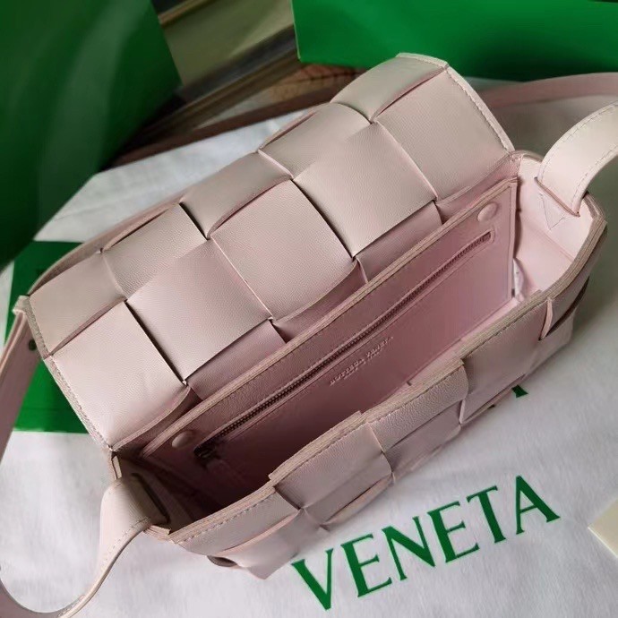 bo*te*ga Ve*ne*ta cassett bag in bliss washed intrecciato lambskin