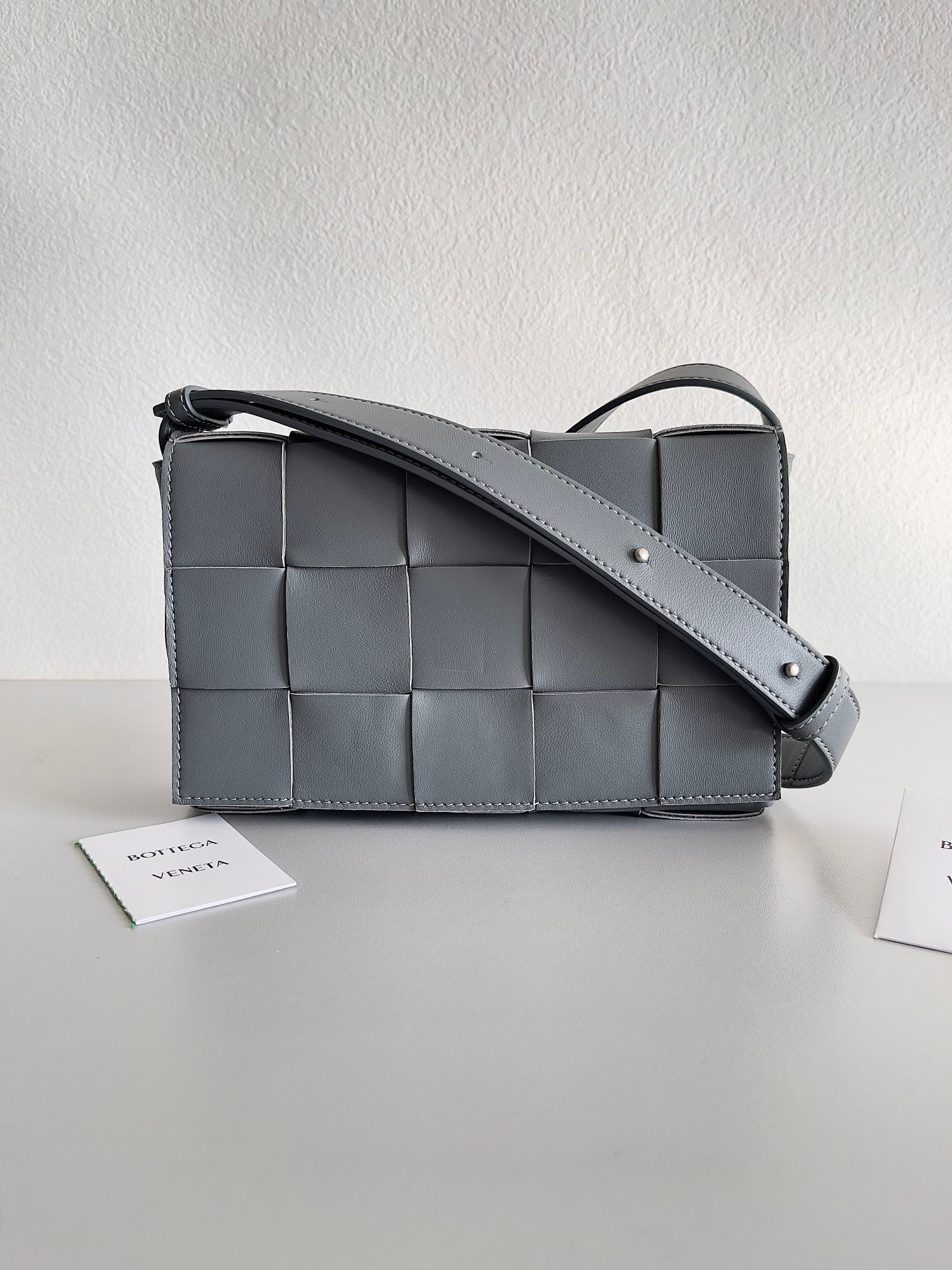 bo*te*ga Ve*ne*ta cassett bag in thunder intrecciato lambskin