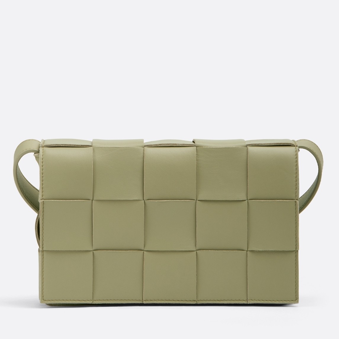 bo*te*ga Ve*ne*ta cassett bag in travertine intrecciato lambskin