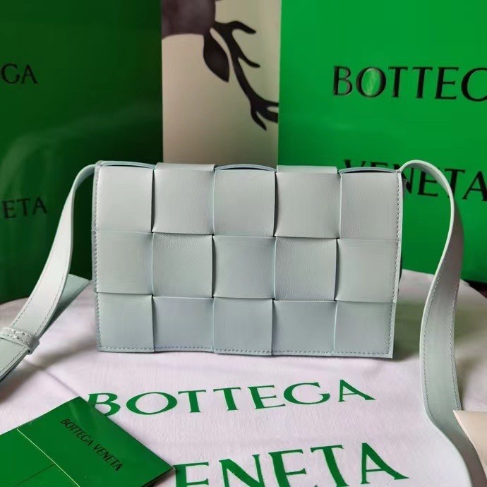 bo*te*ga Ve*ne*ta cassett bag in teal washed intrecciato lambskin