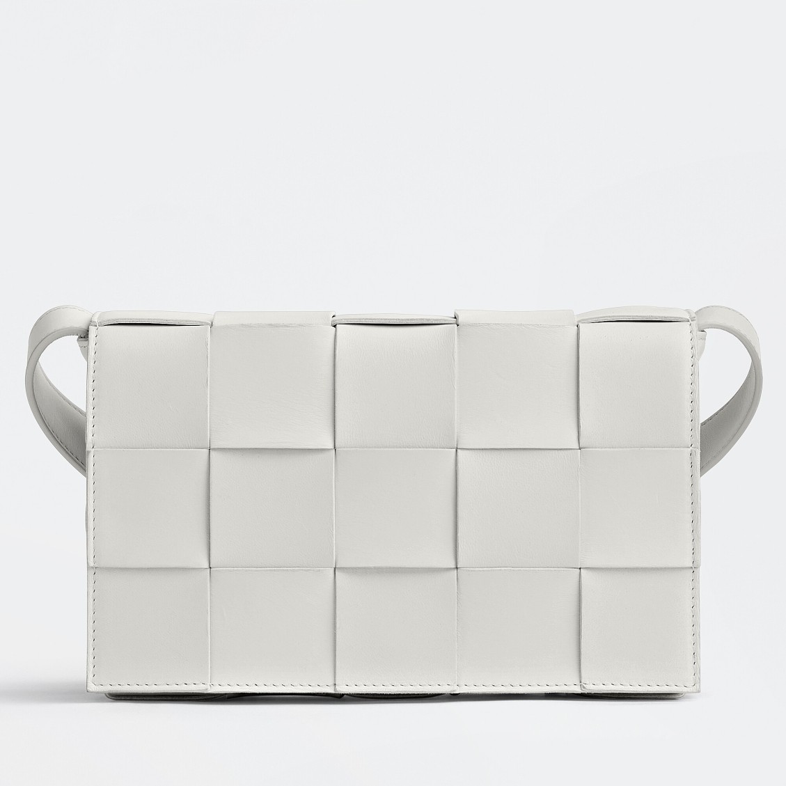 bo*te*ga Ve*ne*ta cassett bag in white intrecciato lambskin