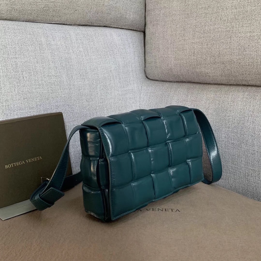 bo*te*ga Ve*ne*ta padded cassette bag in green calfskin