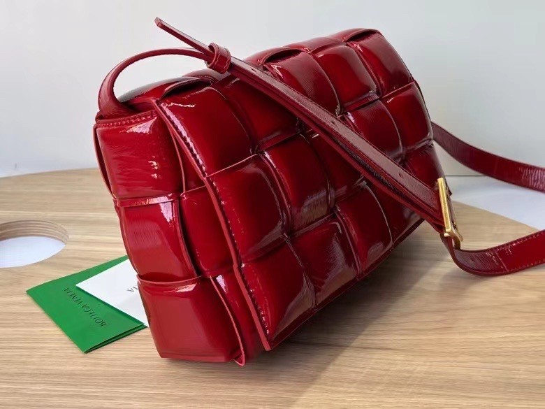 bo*te*ga Ve*ne*ta padded cassette bag in red deerskin