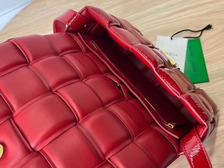 bo*te*ga Ve*ne*ta padded cassette bag in red deerskin