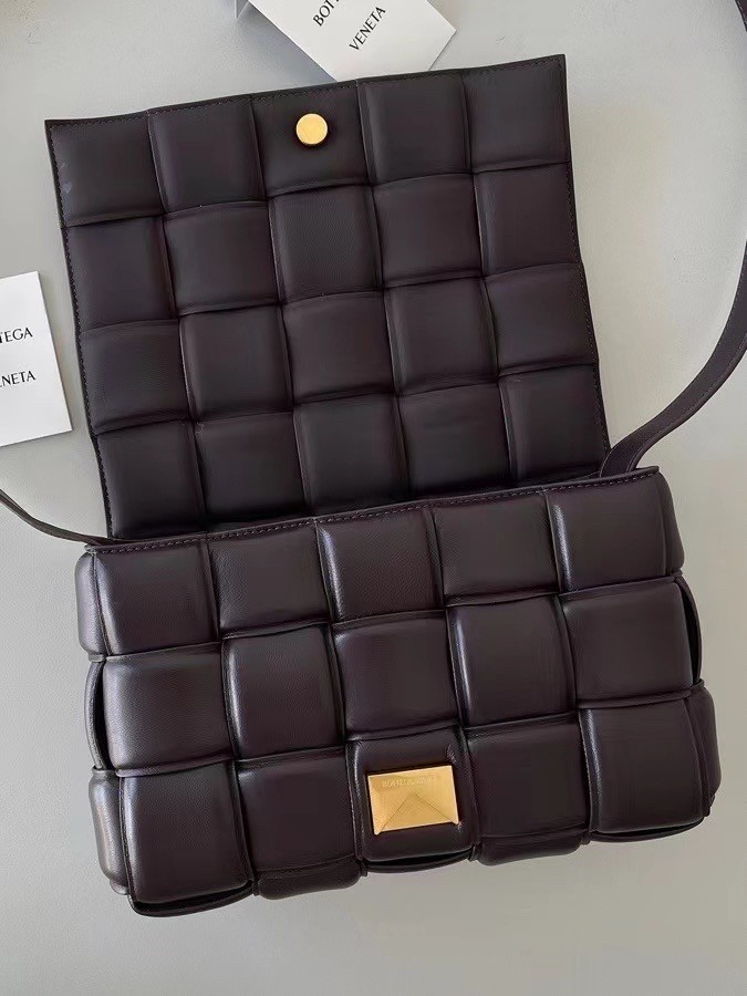 bo*te*ga Ve*ne*ta padded cassette bag in fondant lambskin