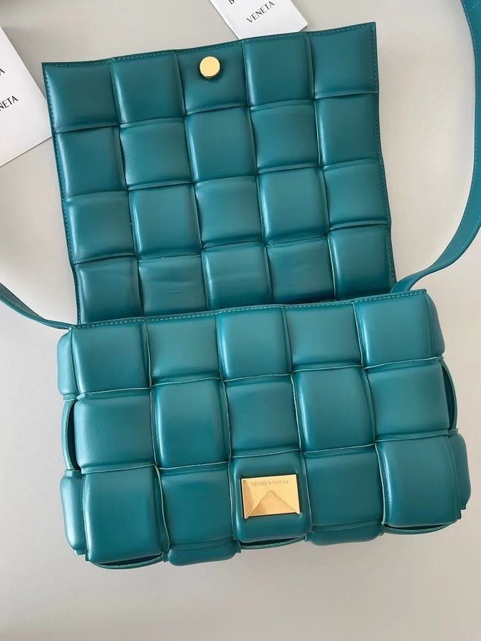 bo*te*ga Ve*ne*ta padded cassette bag in mallard lambskin