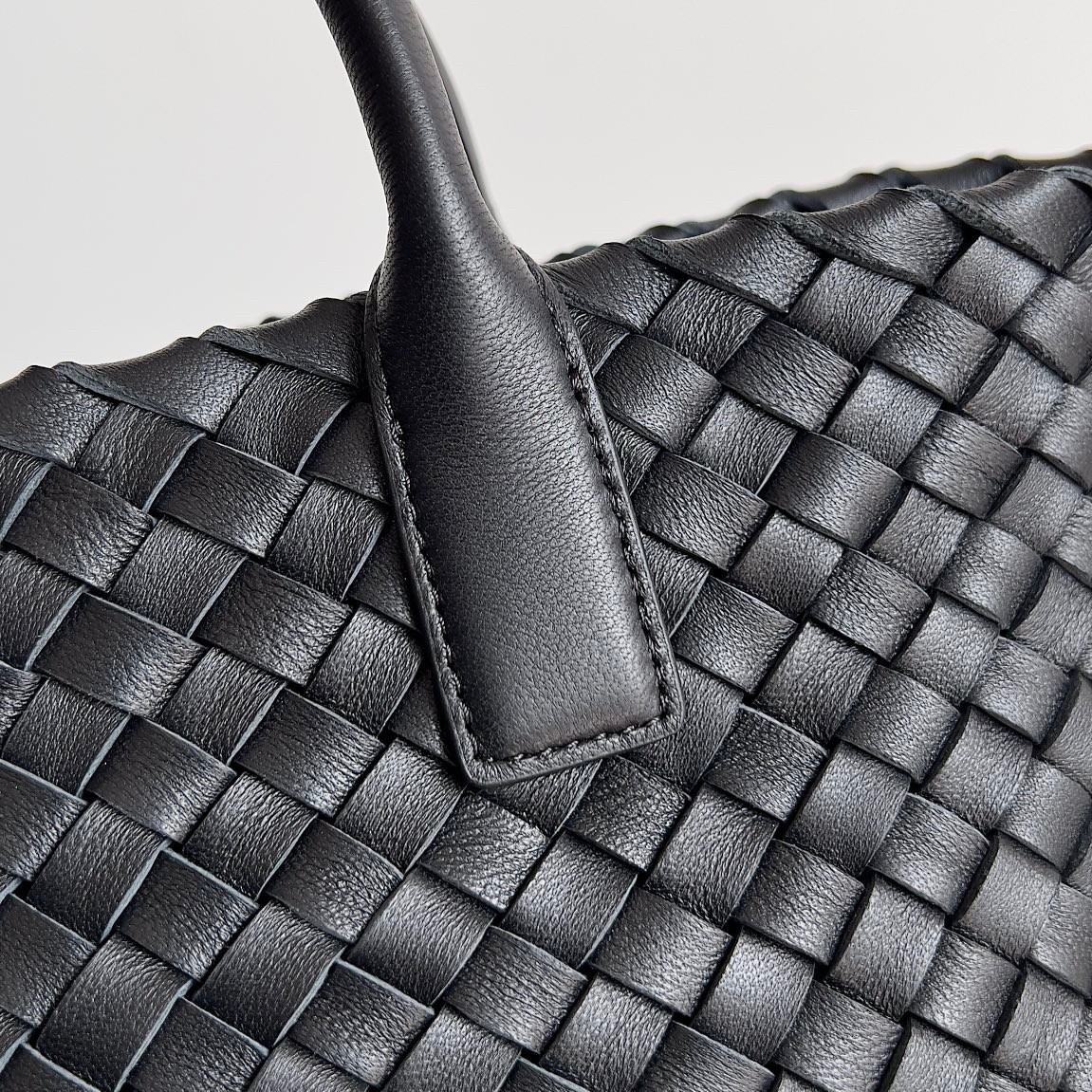 bo*te*ga Ve*ne*ta mini cabat bag in black intrecciato lambskin