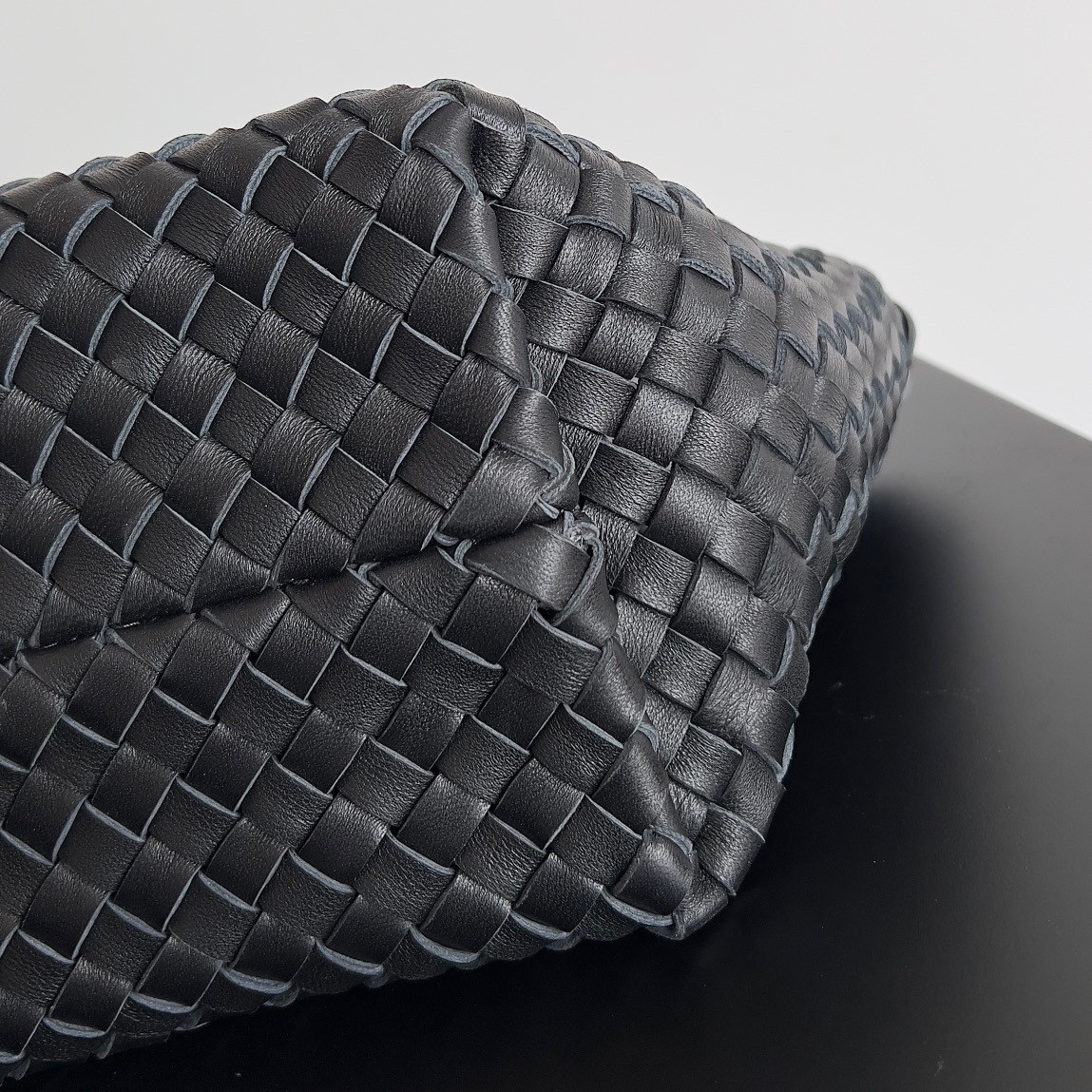 bo*te*ga Ve*ne*ta mini cabat bag in black intrecciato lambskin