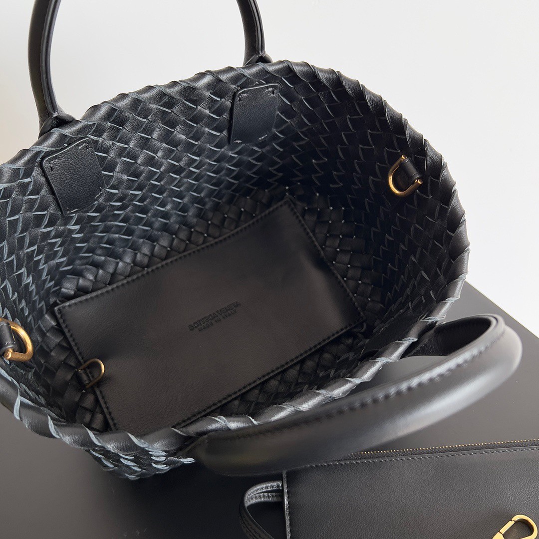 bo*te*ga Ve*ne*ta mini cabat bag in black intrecciato lambskin