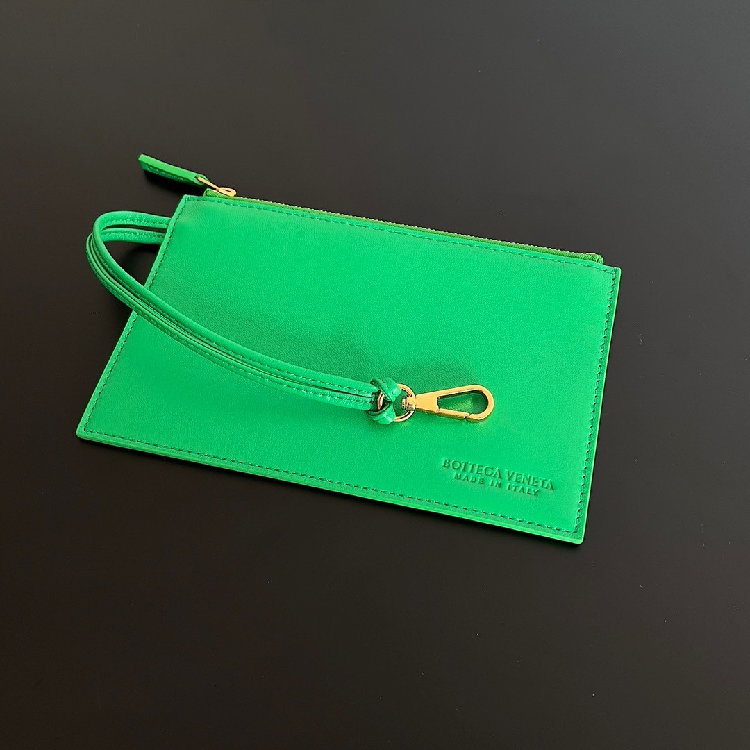bo*te*ga Ve*ne*ta mini cabat bag in parakeet intrecciato lambskin