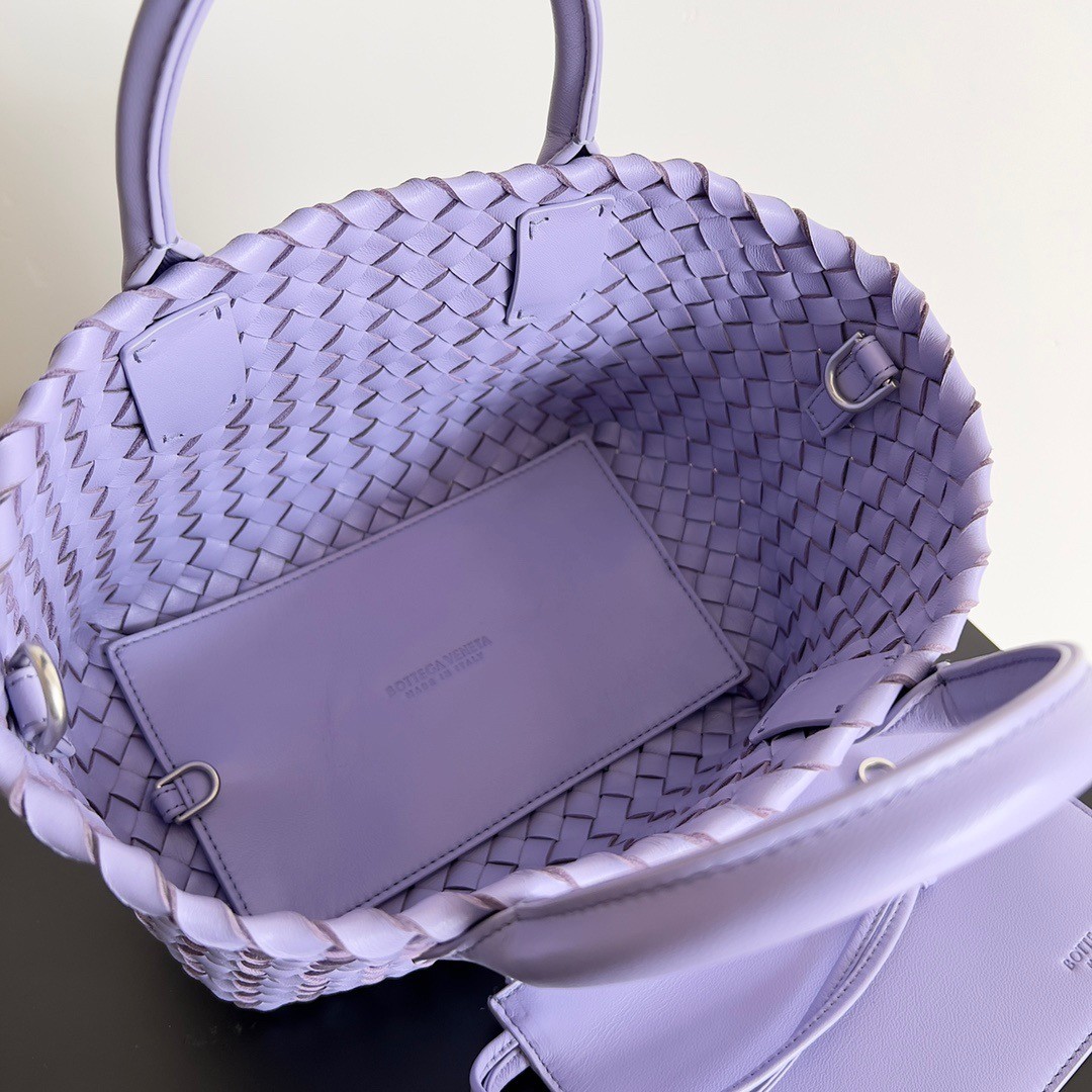 bo*te*ga Ve*ne*ta mini cabat bag in wisteria intrecciato lambskin