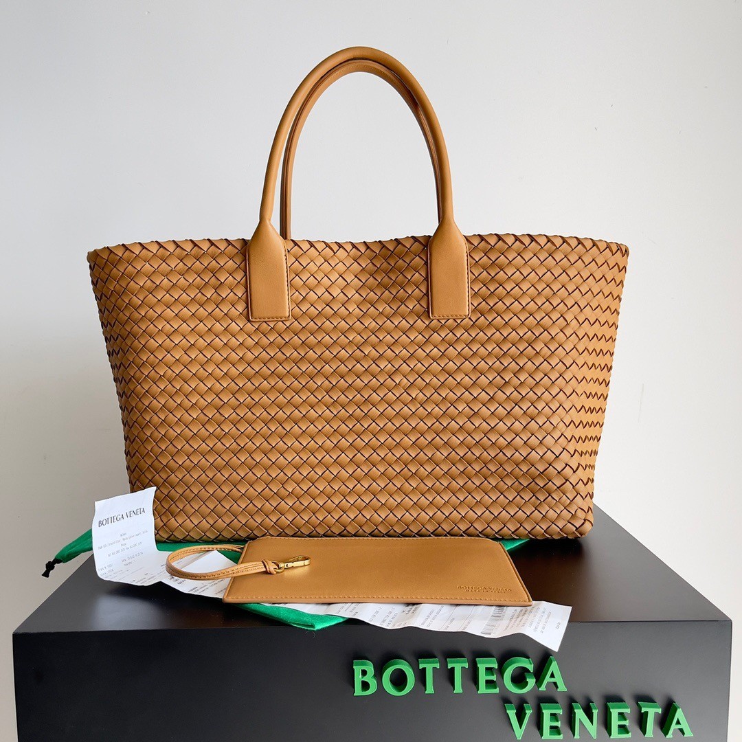 bo*te*ga Ve*ne*ta medium cabat bag in caramel intrecciato lambskin