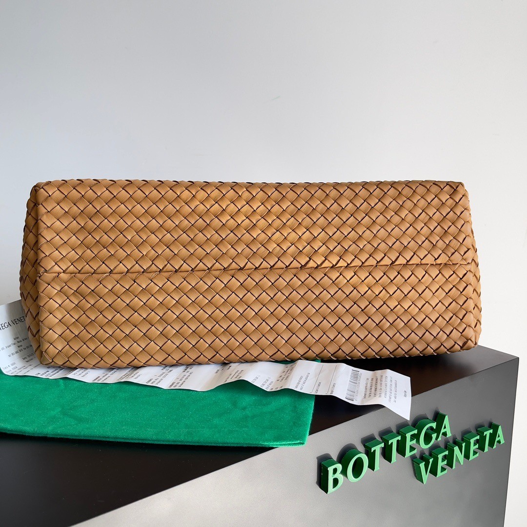 bo*te*ga Ve*ne*ta medium cabat bag in caramel intrecciato lambskin