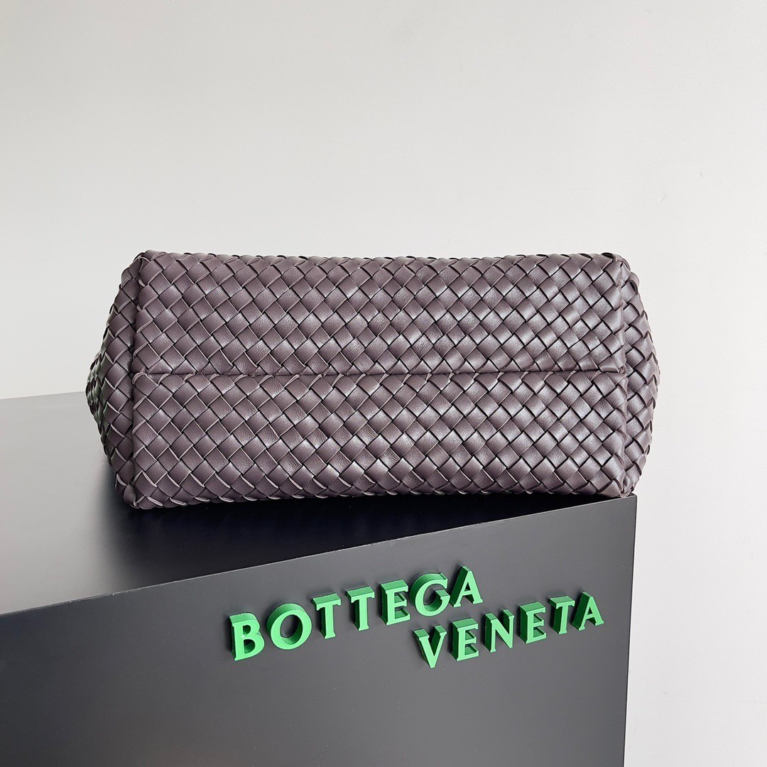 bo*te*ga Ve*ne*ta medium cabat bag in fondant intrecciato lambskin