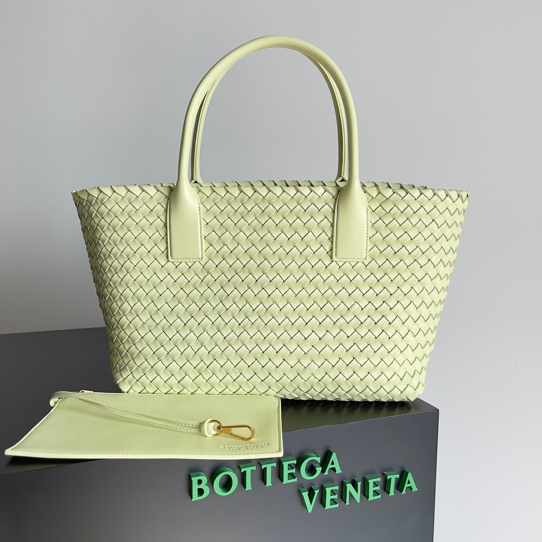 bo*te*ga Ve*ne*ta cabat medium bag in lemon intrecciato lambskin