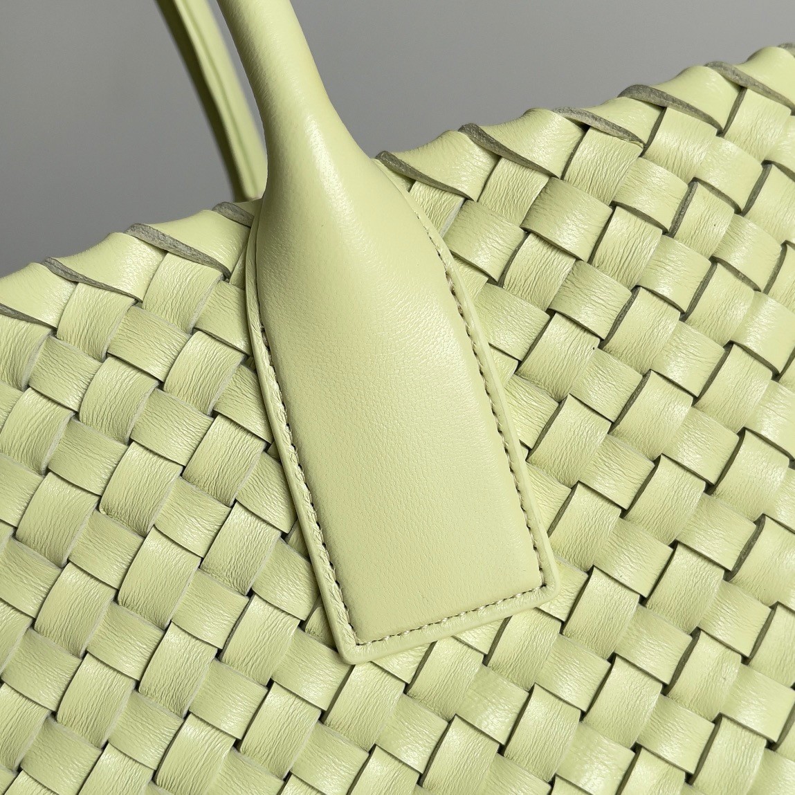 bo*te*ga Ve*ne*ta cabat medium bag in lemon intrecciato lambskin