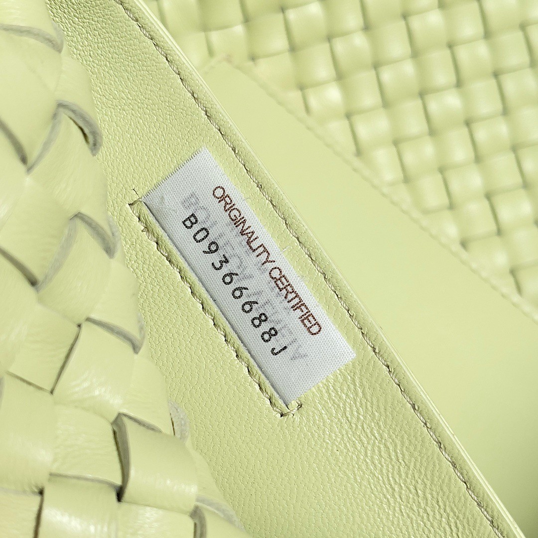 bo*te*ga Ve*ne*ta cabat medium bag in lemon intrecciato lambskin
