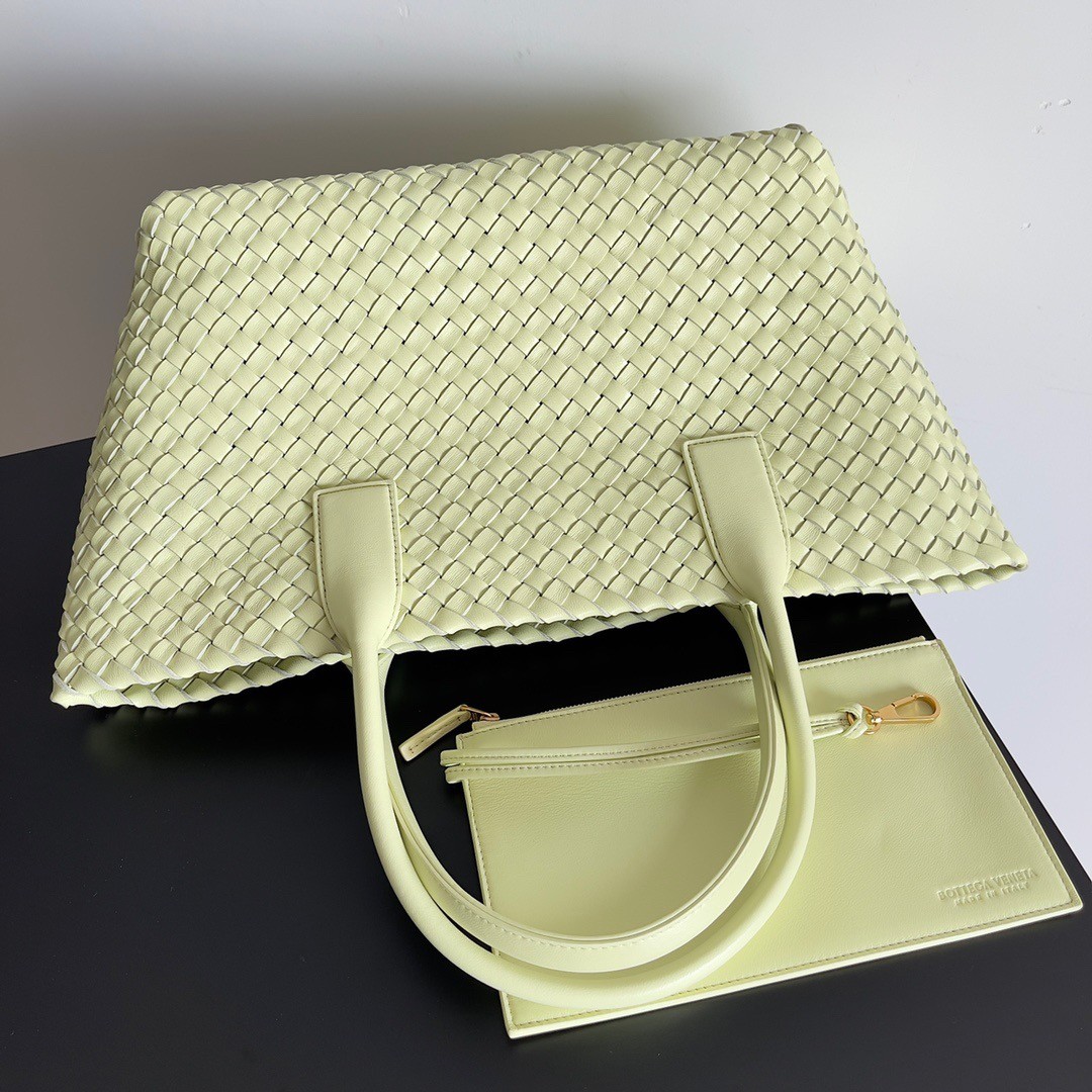 bo*te*ga Ve*ne*ta cabat medium bag in lemon intrecciato lambskin