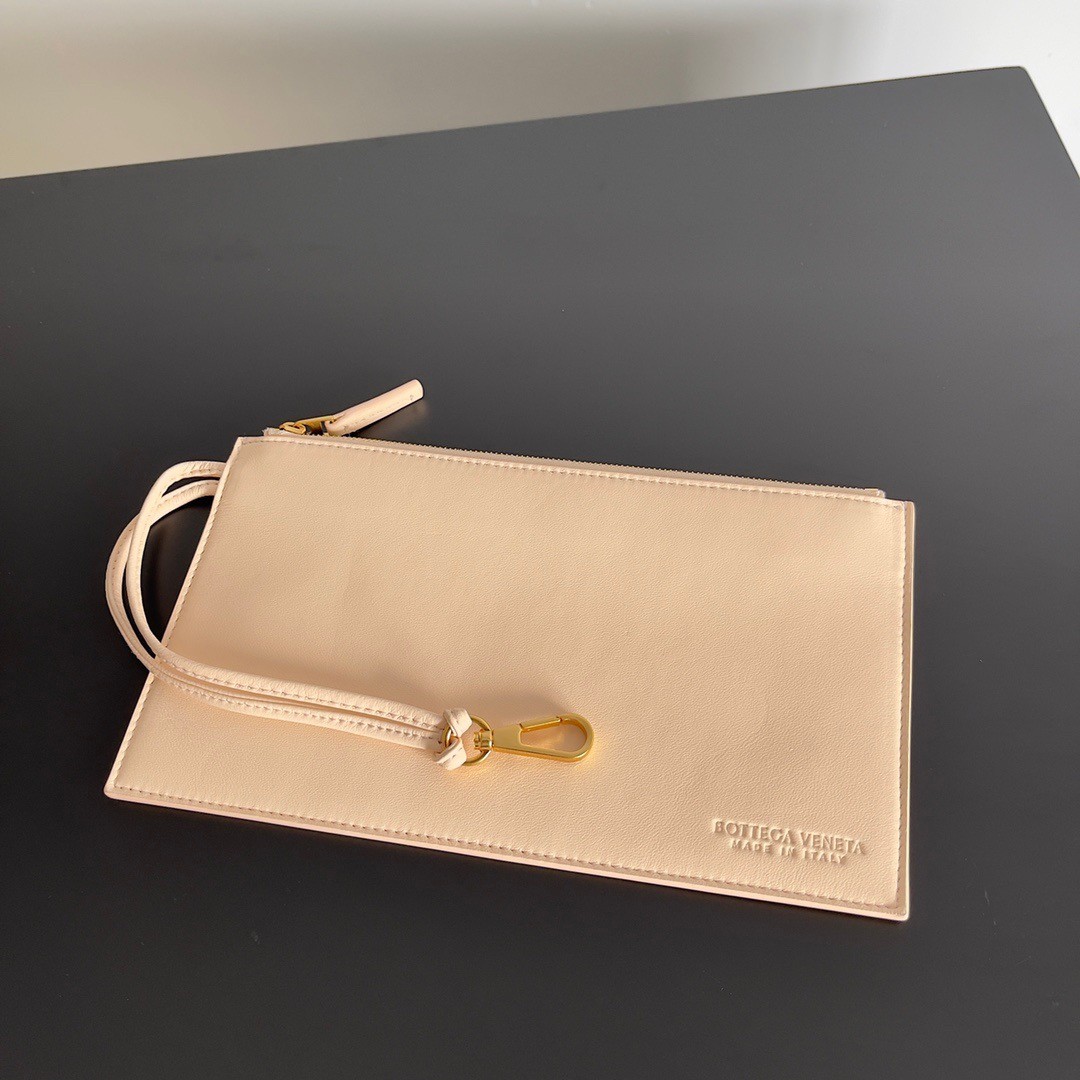 bo*te*ga Ve*ne*ta cabat medium bag in melon intrecciato lambskin