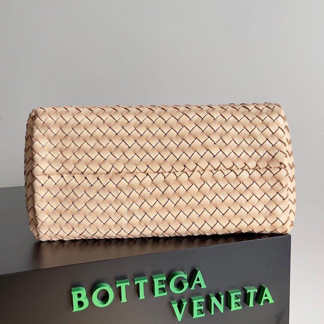 bo*te*ga Ve*ne*ta cabat medium bag in melon intrecciato lambskin