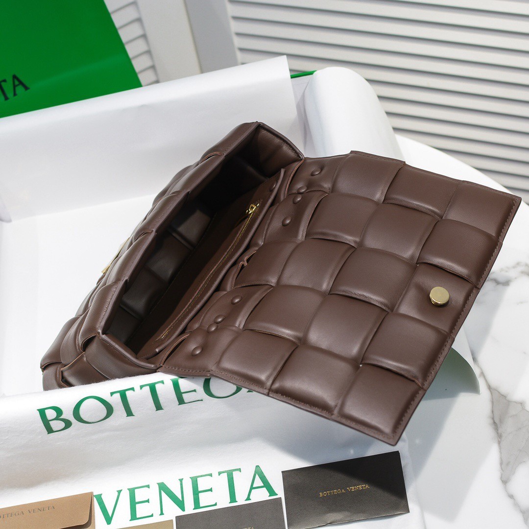 bo*te*ga Ve*ne*ta chain cassette bag in fondant lambskin