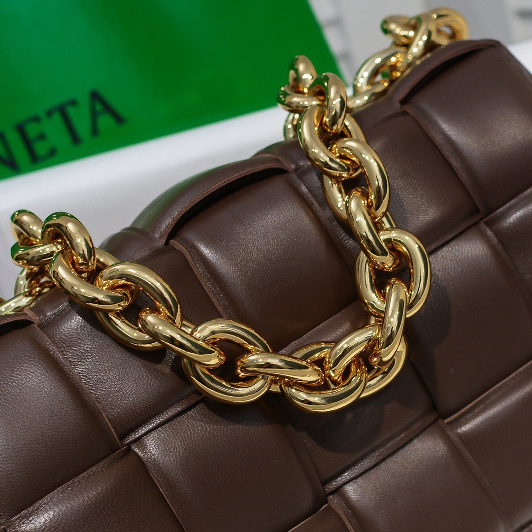 bo*te*ga Ve*ne*ta chain cassette bag in fondant lambskin
