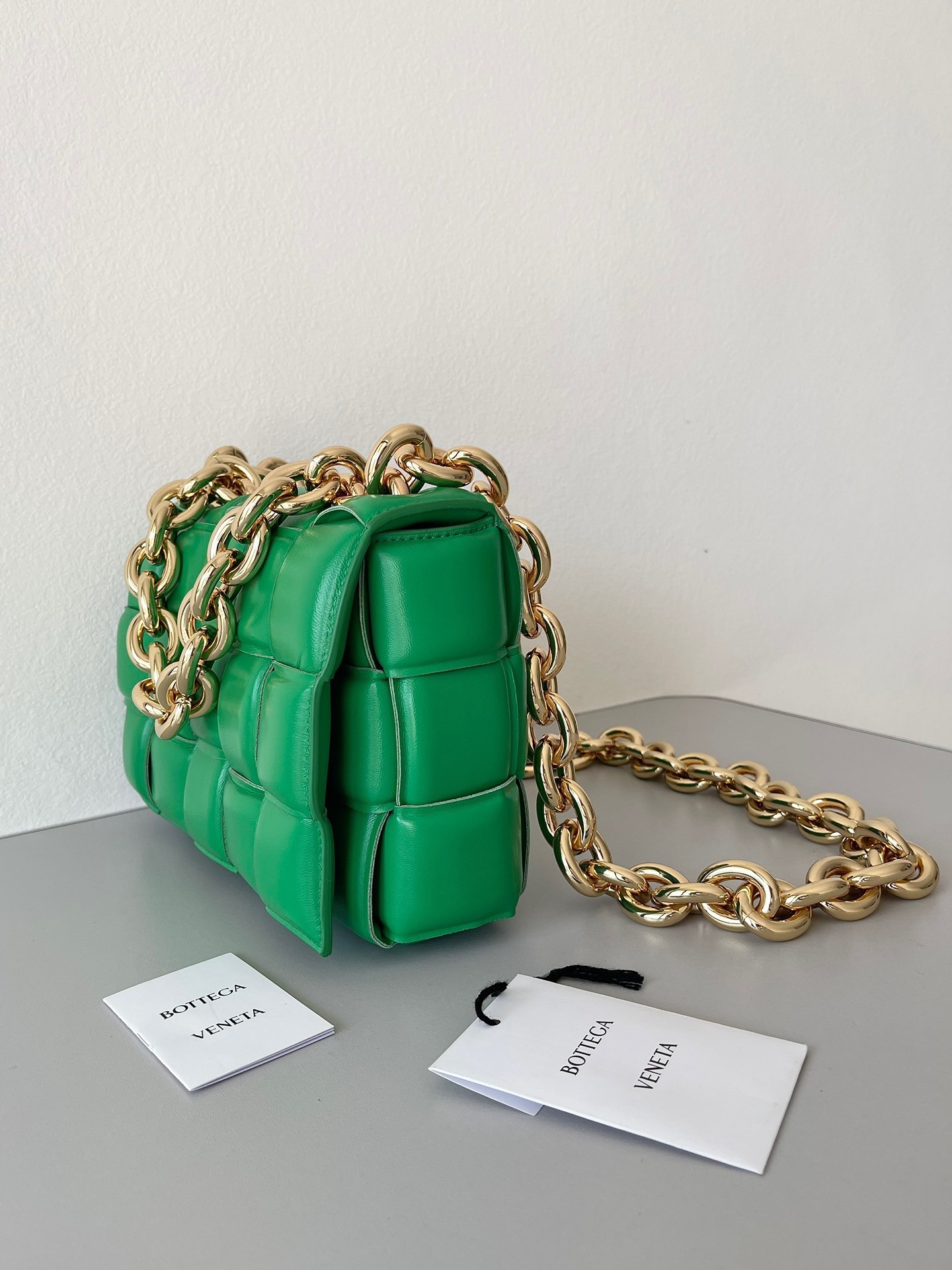 bo*te*ga Ve*ne*ta chain cassette bag in parakeet lambskin