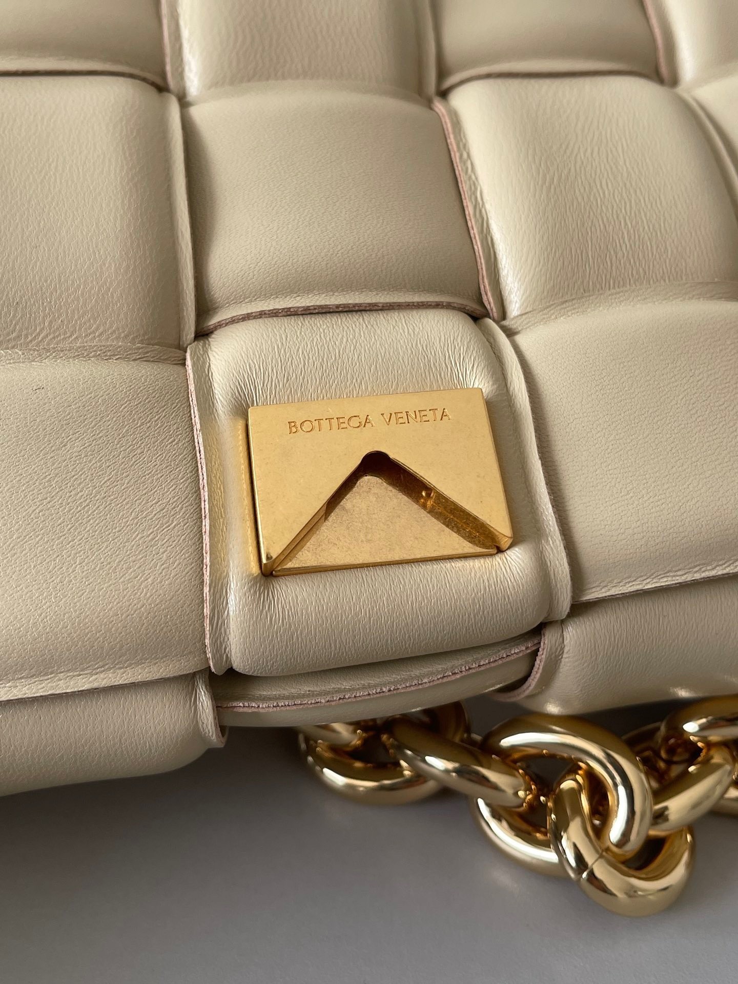 bo*te*ga Ve*ne*ta chain cassette bag in porridge lambskin