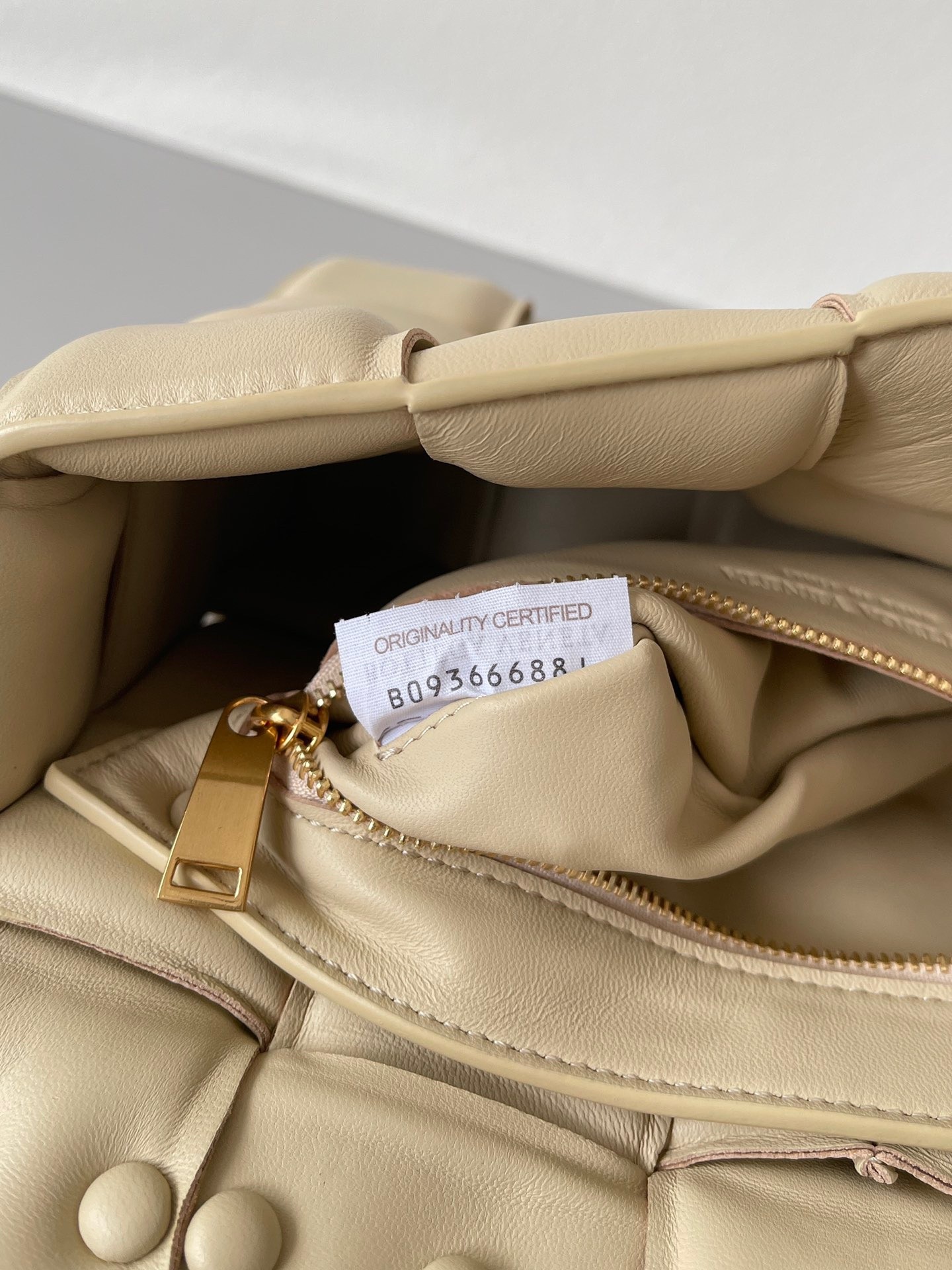 bo*te*ga Ve*ne*ta chain cassette bag in porridge lambskin