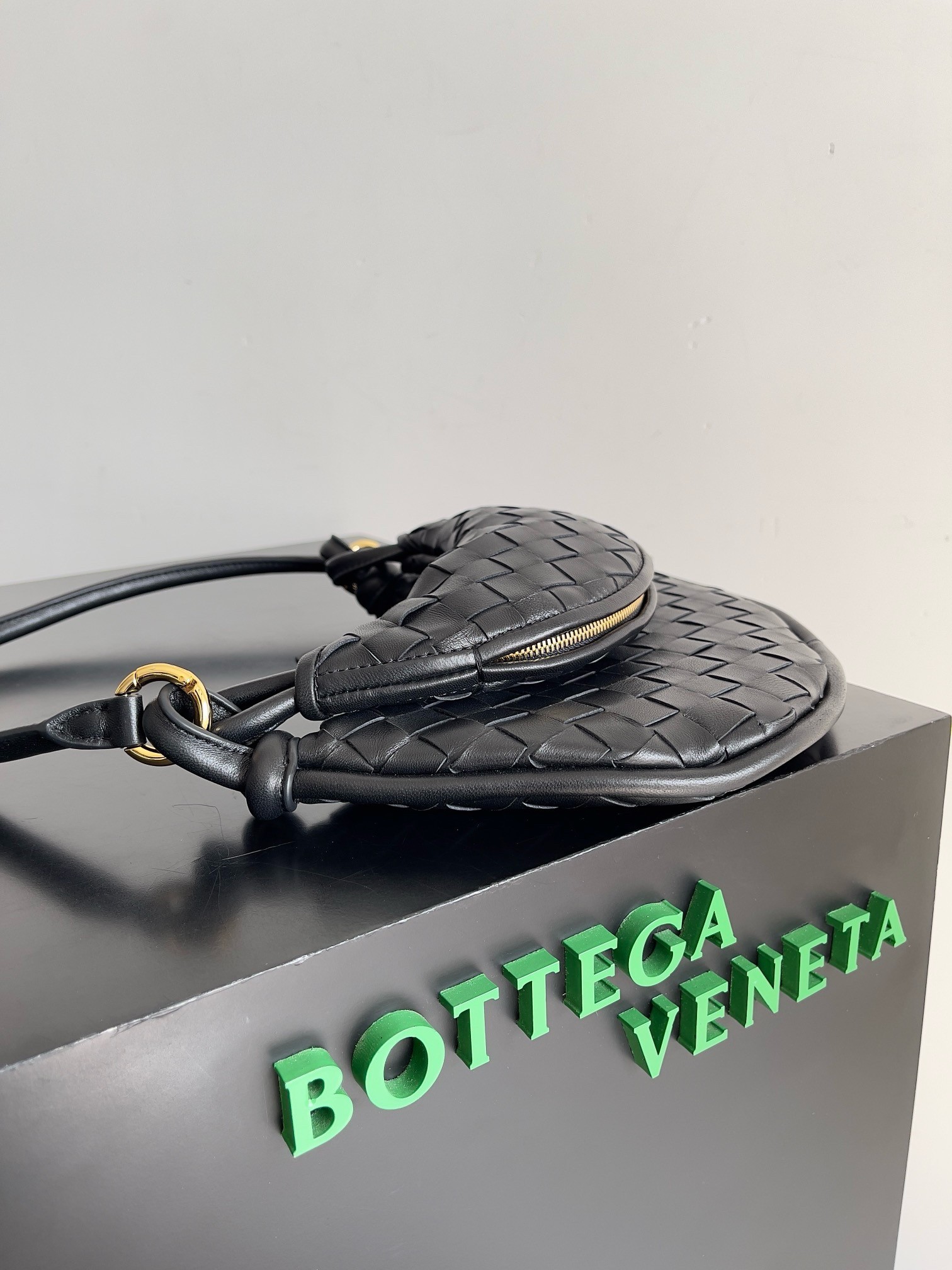 bo*te*ga Ve*ne*ta gemelli small bag in black intrecciato lambskin