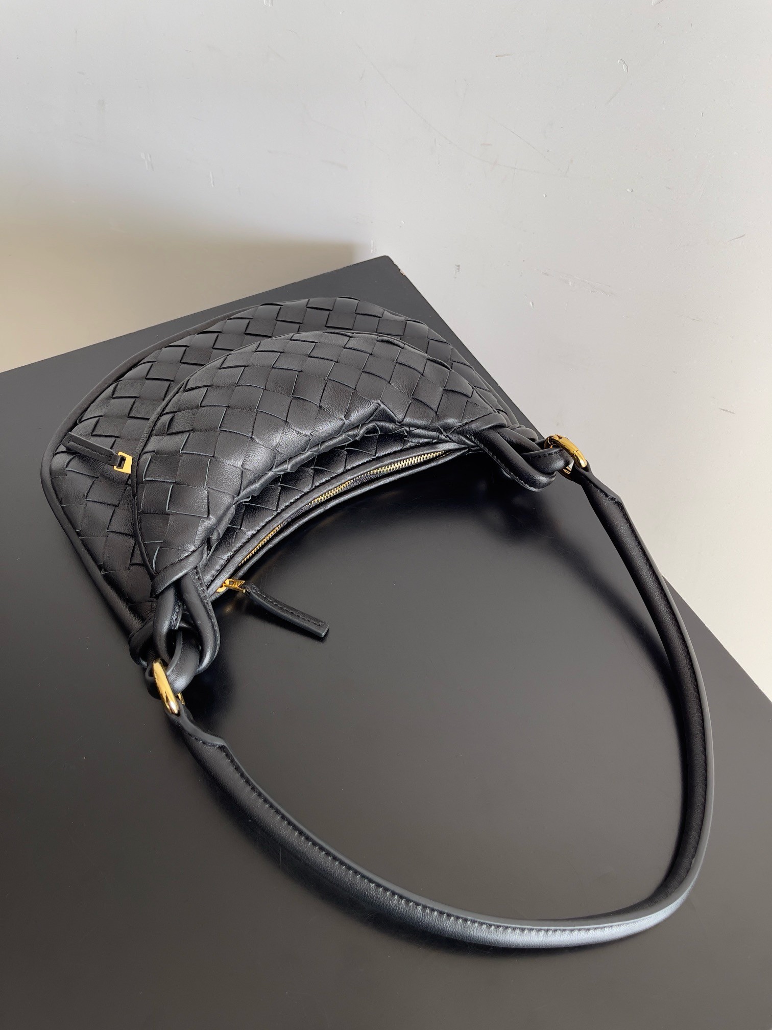 bo*te*ga Ve*ne*ta gemelli small bag in black intrecciato lambskin
