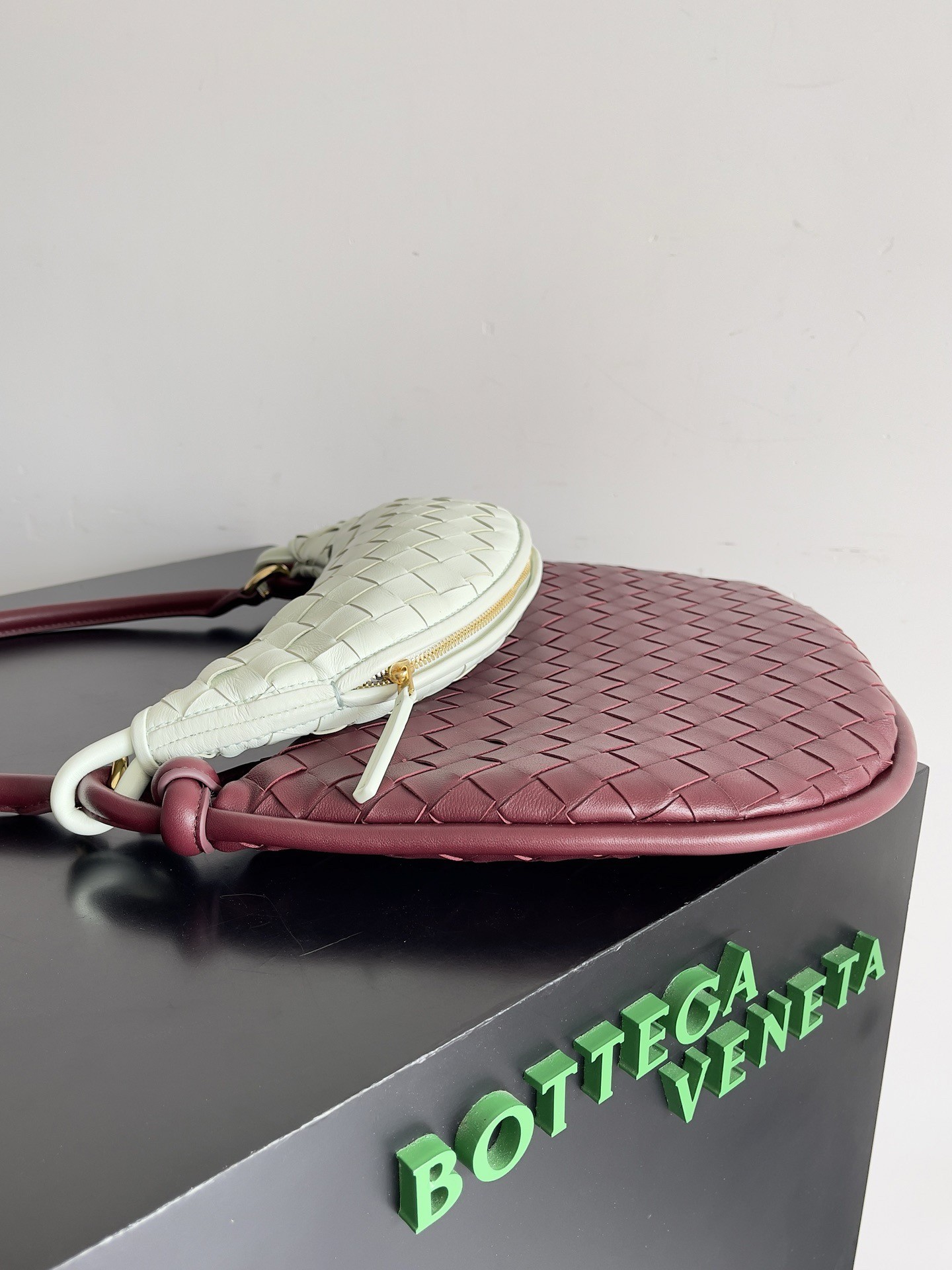 bo*te*ga Ve*ne*ta gemelli medium bag in barolo/glacier intrecciato lambskin
