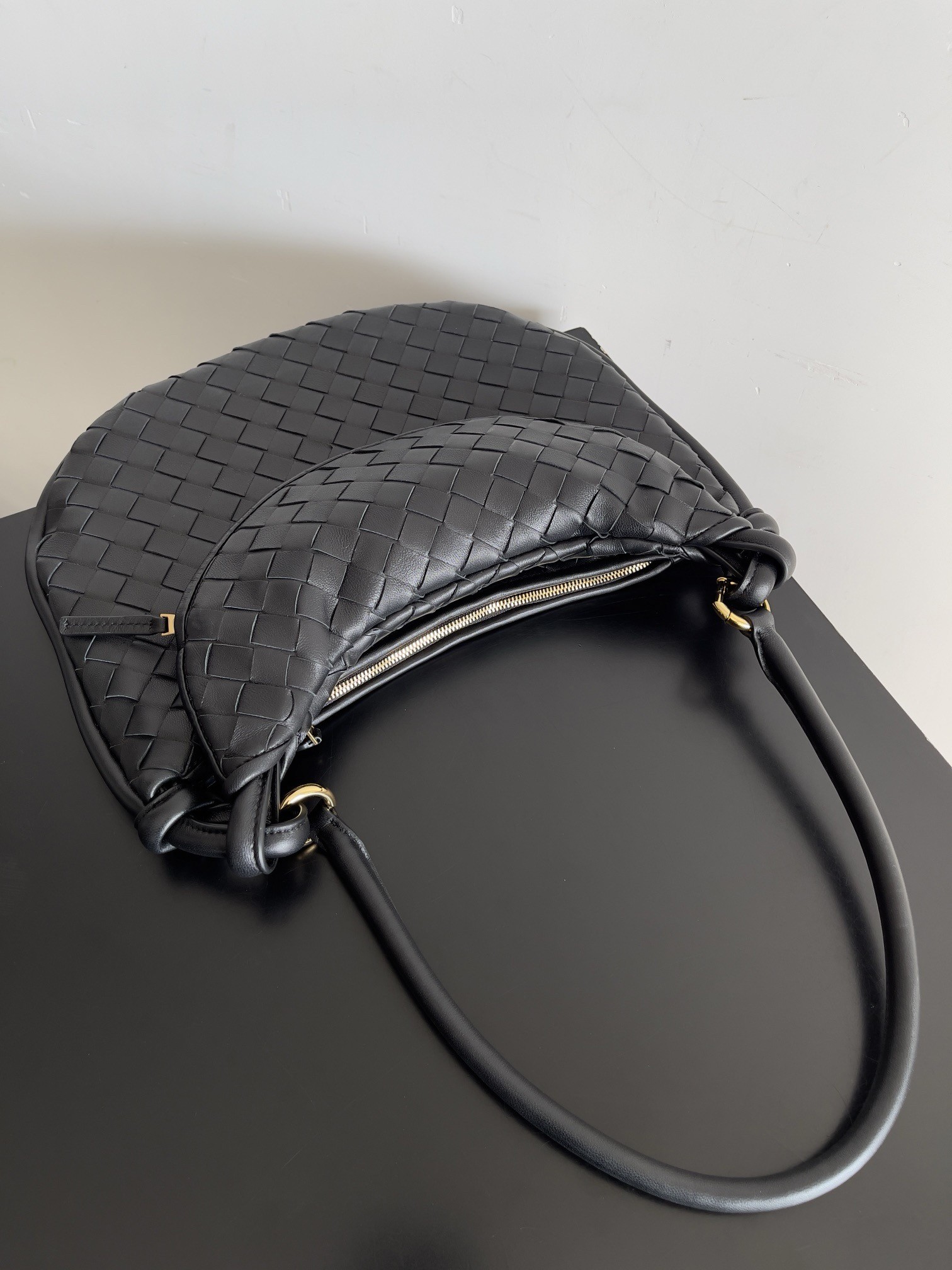 bo*te*ga Ve*ne*ta gemelli medium bag in black intrecciato lambskin