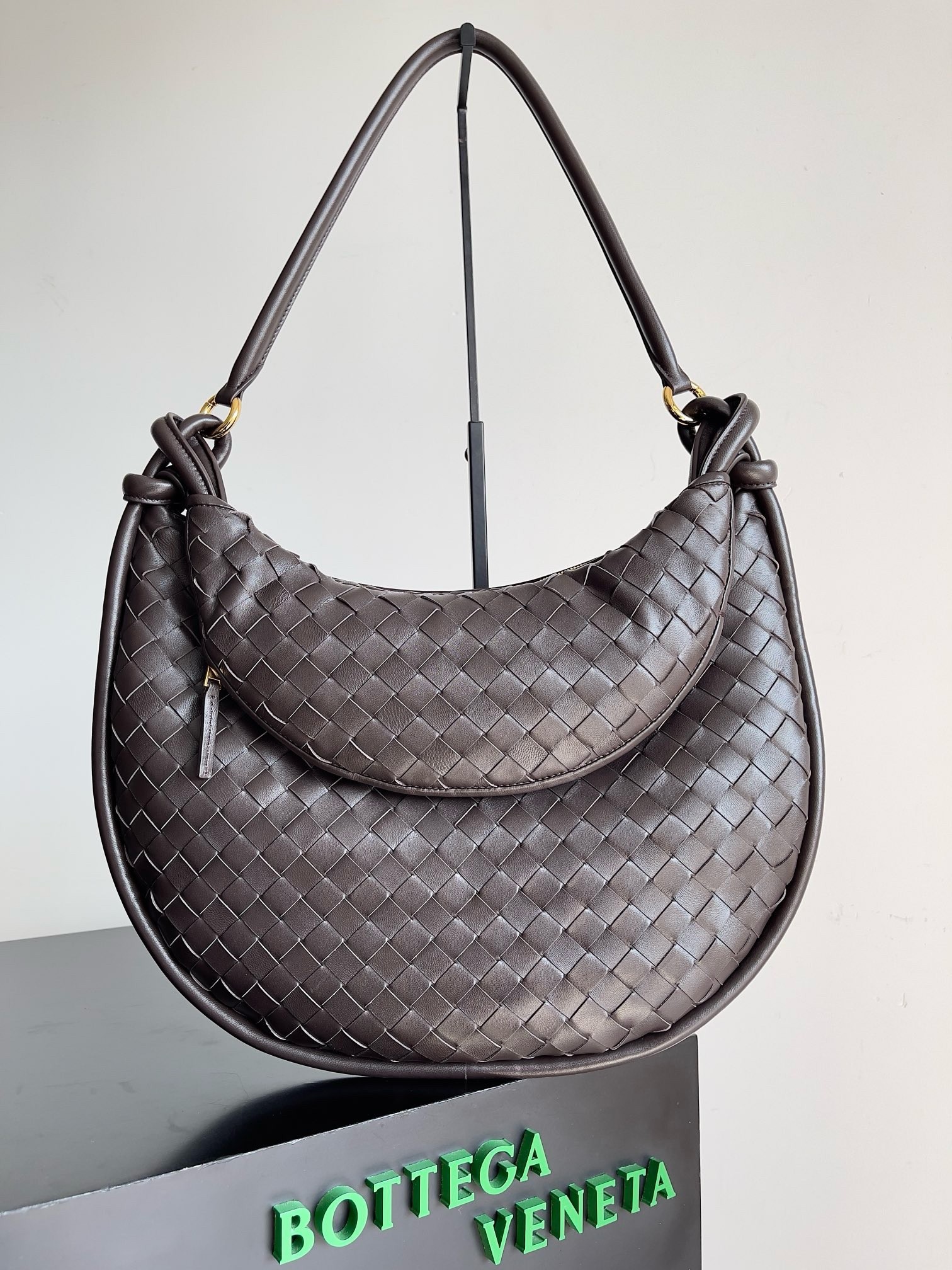 bo*te*ga Ve*ne*ta gemelli large bag in fondant intrecciato lambskin