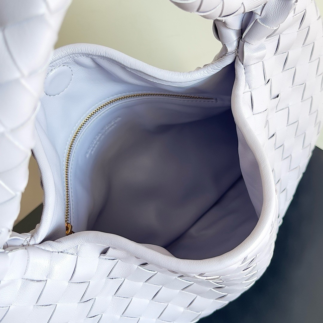 bo*te*ga Ve*ne*ta small hop bag in oyster intrecciato calfskin