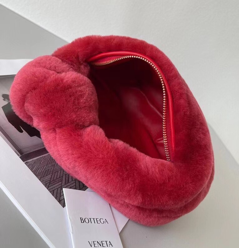 bo*te*ga Ve*ne*ta mini bv jodie bag in red shearling