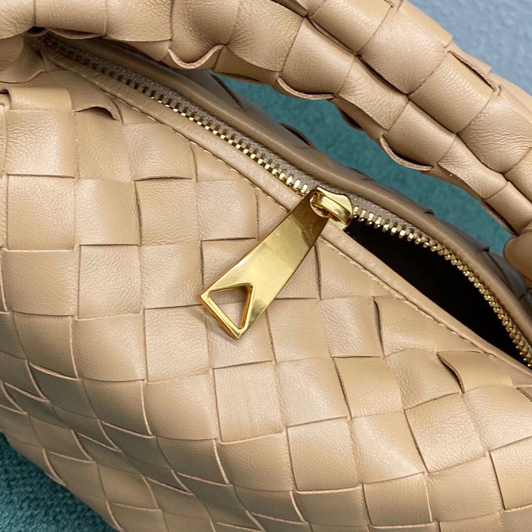 bo*te*ga Ve*ne*ta bv jodie mini bag in beige intrecciato lambskin