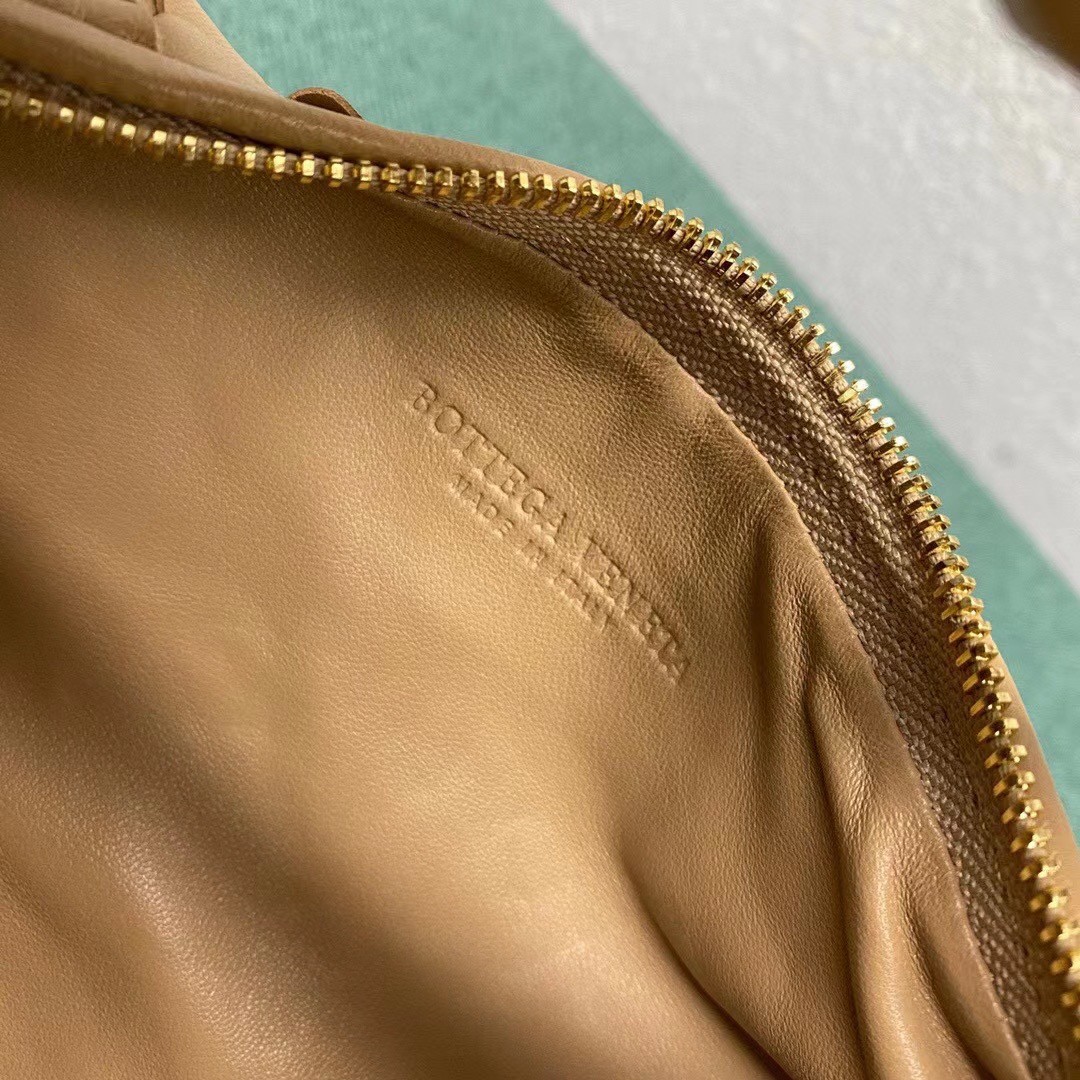 bo*te*ga Ve*ne*ta bv jodie mini bag in beige intrecciato lambskin