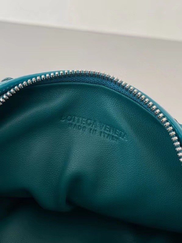bo*te*ga Ve*ne*ta bv jodie mini bag in blaster intrecciato patent leather