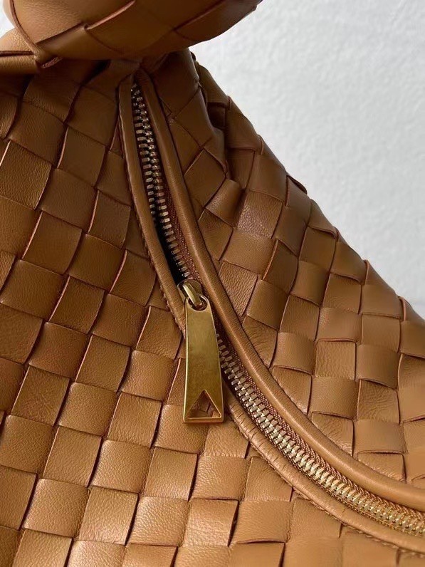 bo*te*ga Ve*ne*ta bv jodie teen bag in caramel intrecciato leather
