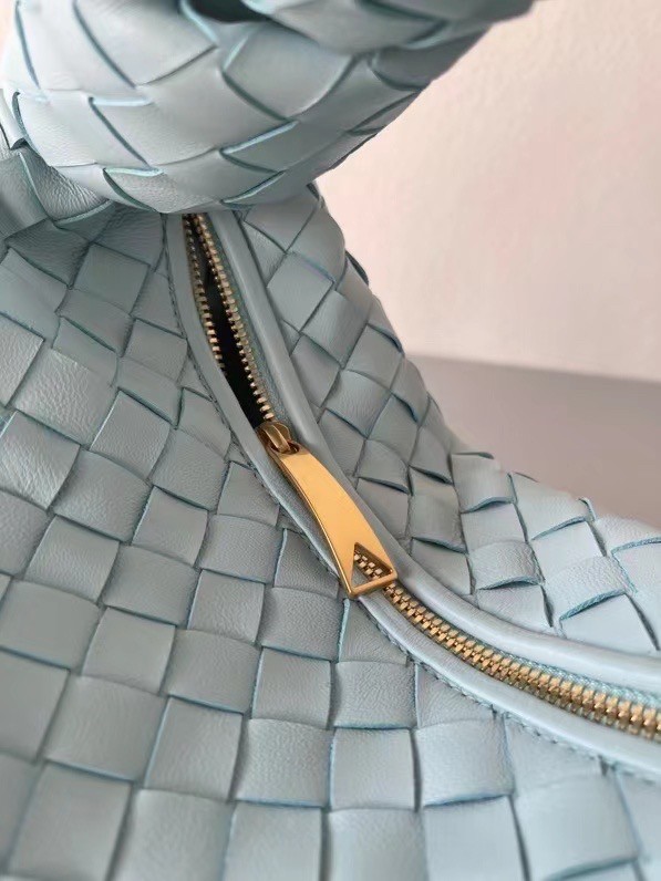 bo*te*ga Ve*ne*ta bv jodie teen bag in blue intrecciato leather