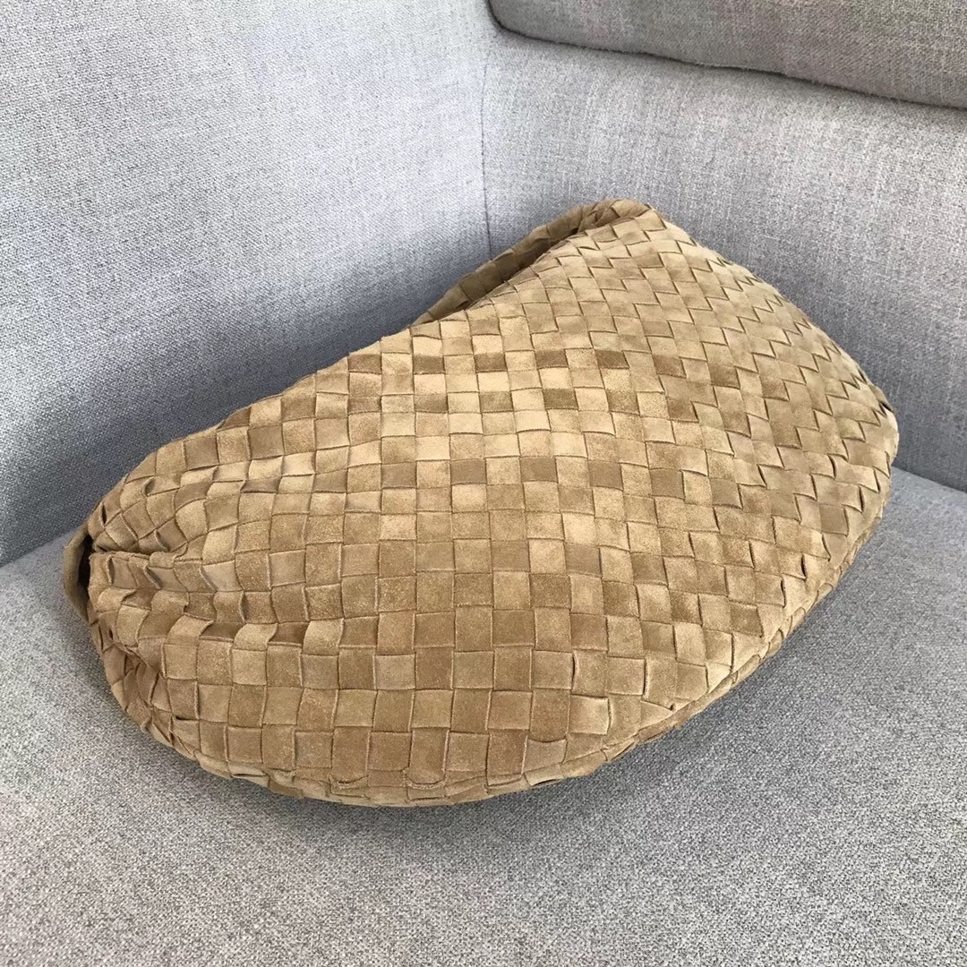 bo*te*ga Ve*ne*ta large bv jodie bag in sand woven suede