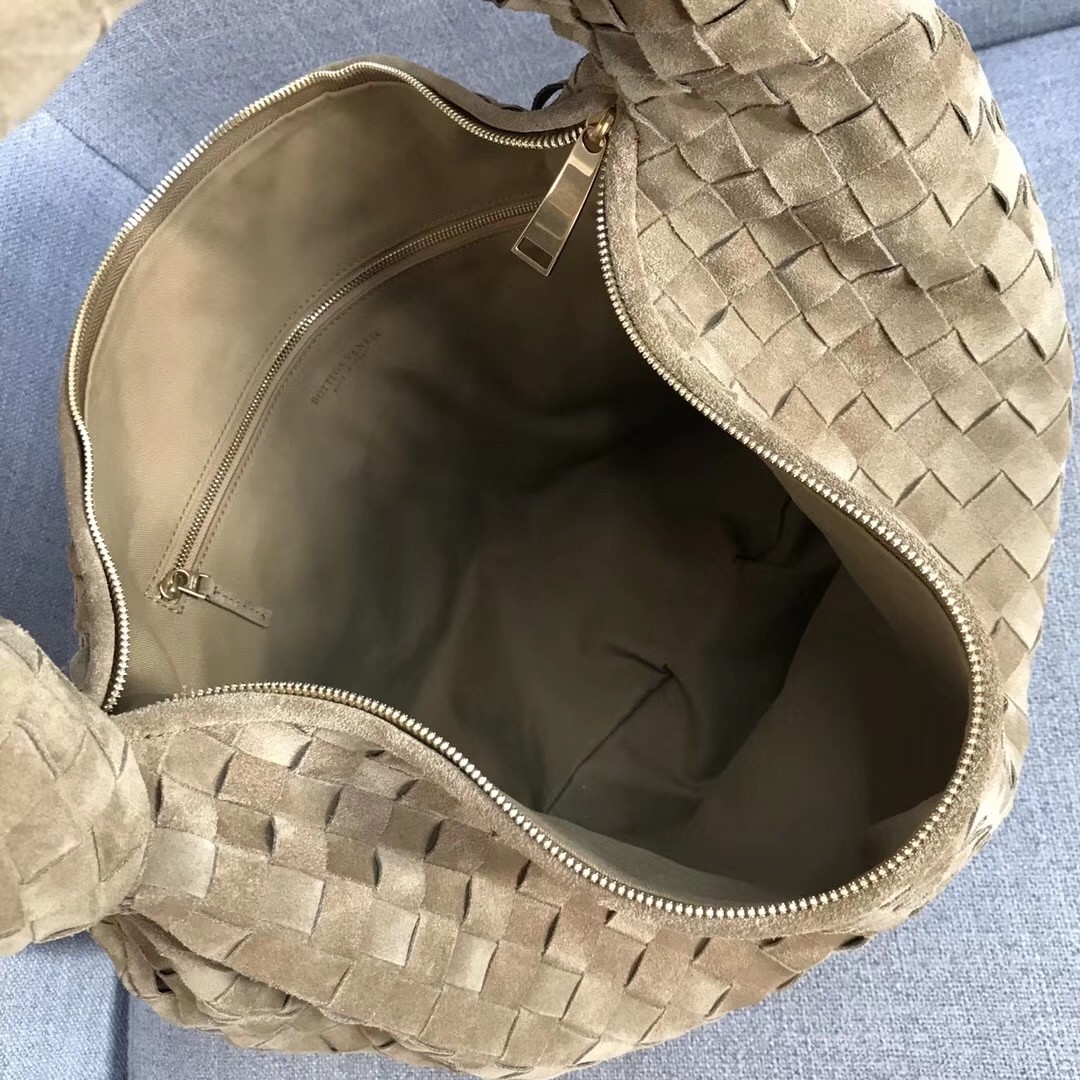 bo*te*ga Ve*ne*ta large bv jodie bag in sand woven suede
