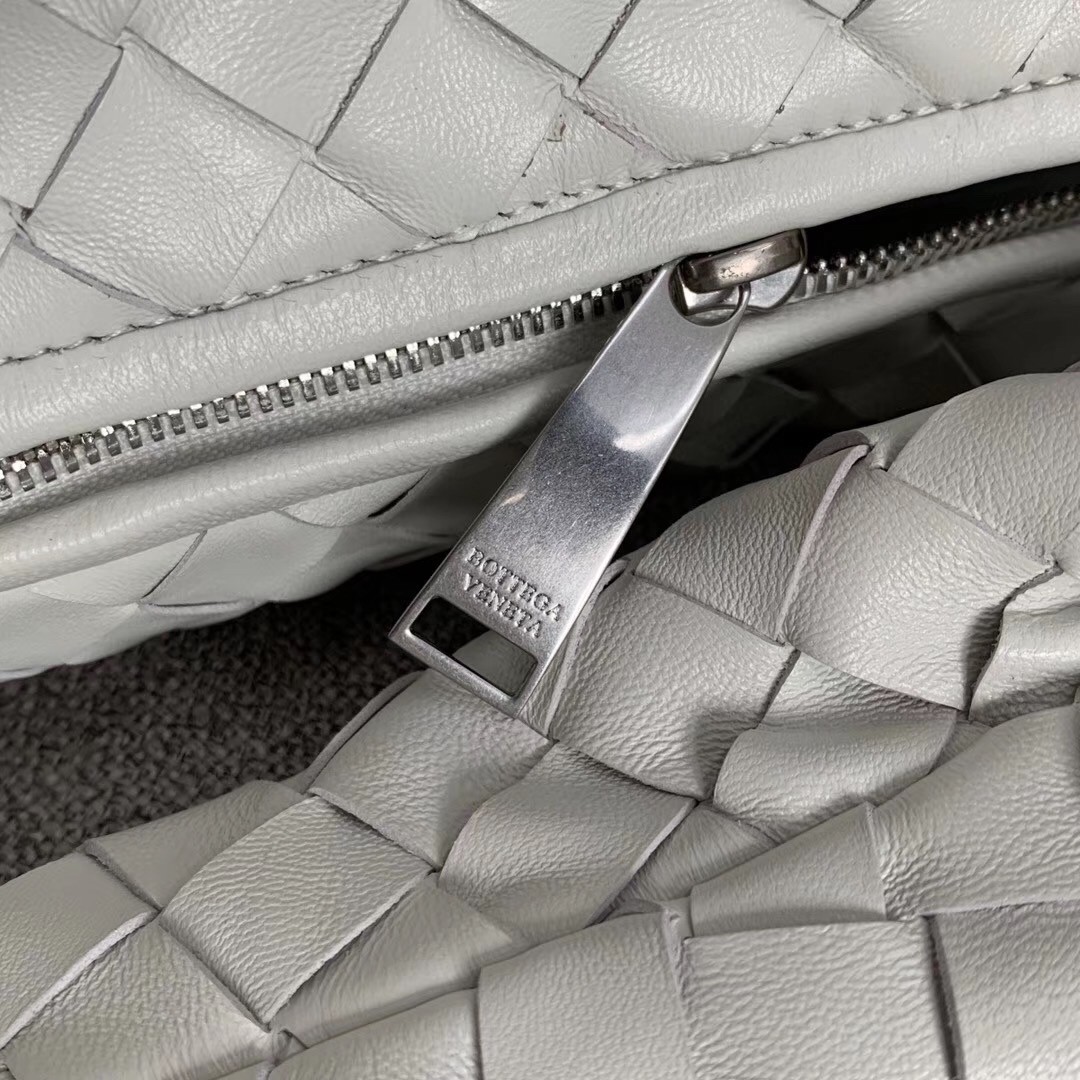 bo*te*ga Ve*ne*ta large bv jodie bag in white woven leather