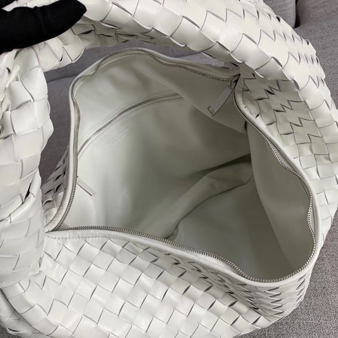 bo*te*ga Ve*ne*ta large bv jodie bag in white woven leather