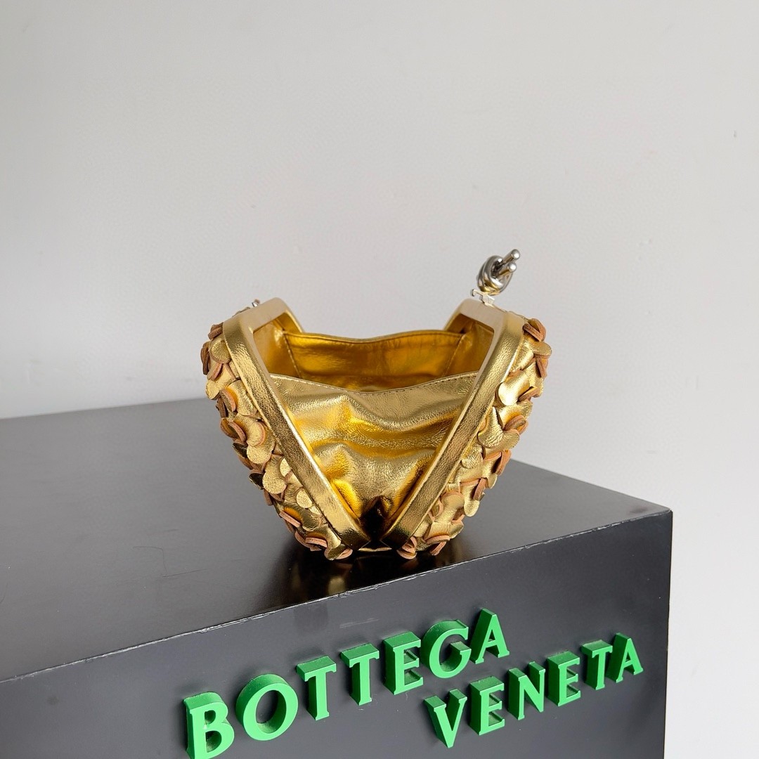 bo*te*ga Ve*ne*ta knot minaudiere clutch in gold sequins laminated leather