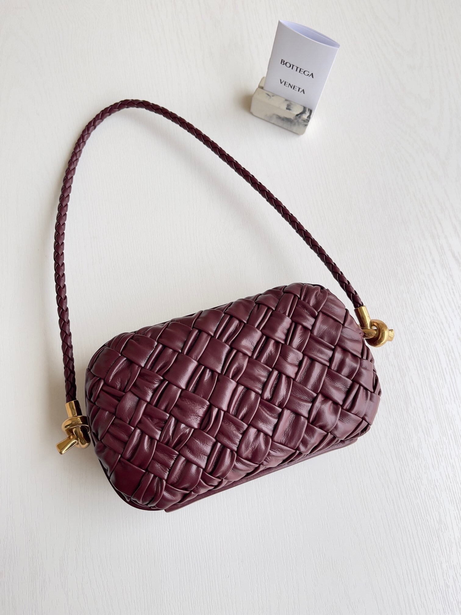bo*te*ga Ve*ne*ta knot minaudiere on strap in barolo foulard intreccio leather