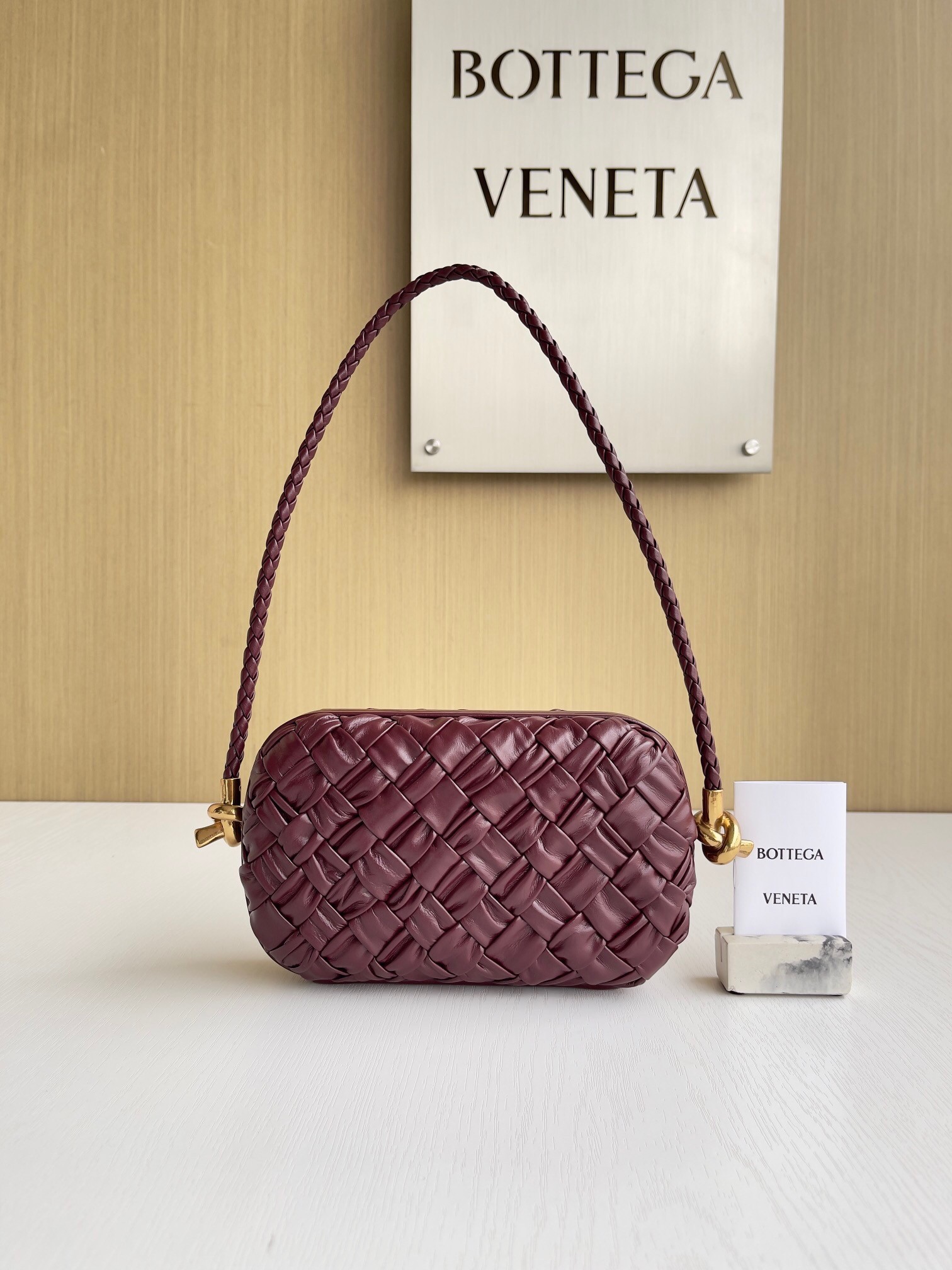 bo*te*ga Ve*ne*ta knot minaudiere on strap in barolo foulard intreccio leather