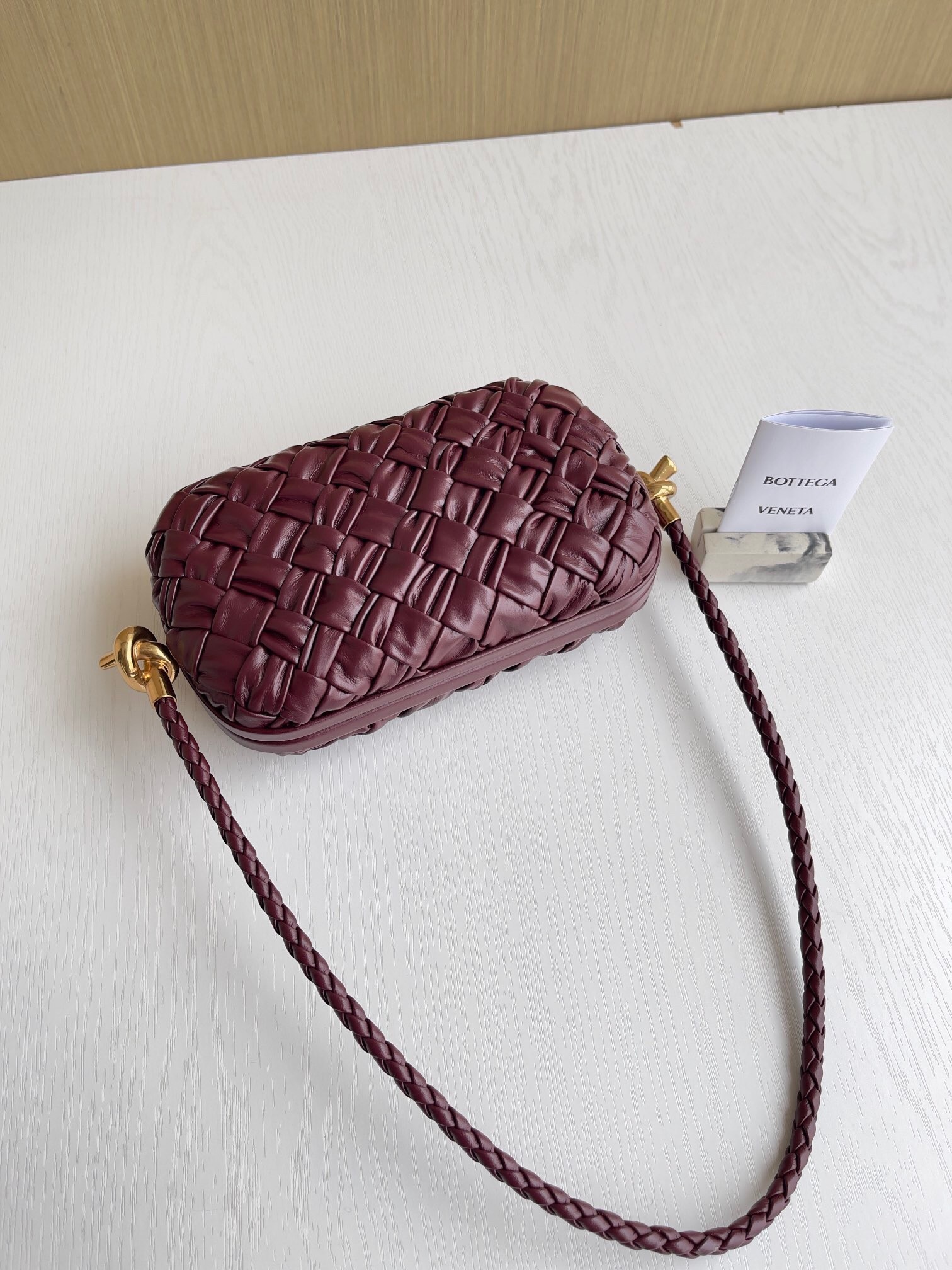 bo*te*ga Ve*ne*ta knot minaudiere on strap in barolo foulard intreccio leather
